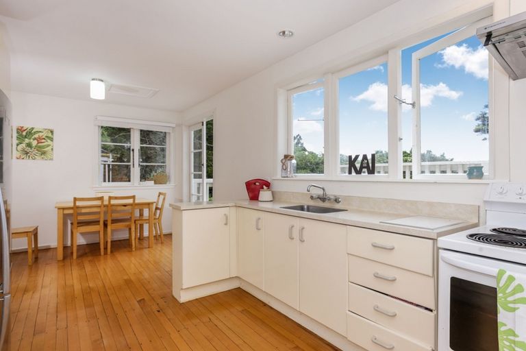 Photo of property in 54 Hollywood Avenue, Titirangi, Auckland, 0604