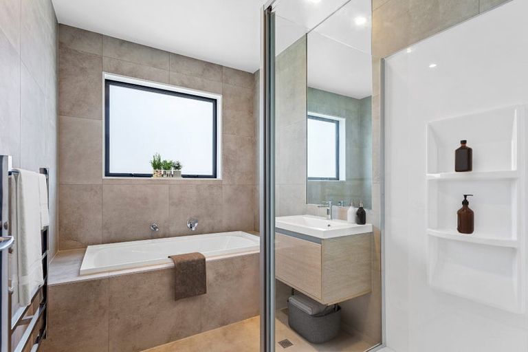 Photo of property in 18 Hema Road, Hobsonville, 0616