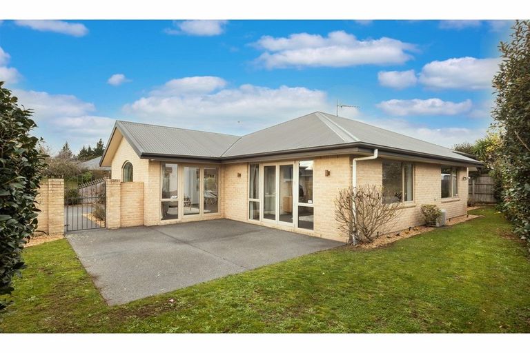 Photo of property in 6 Len Hale Place, Parklands, Christchurch, 8083
