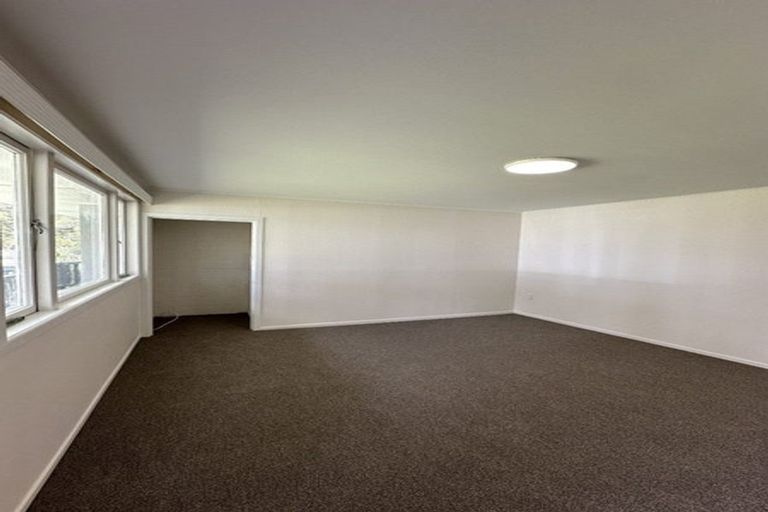 Photo of property in 60 Edmonton Road, Henderson, Auckland, 0612