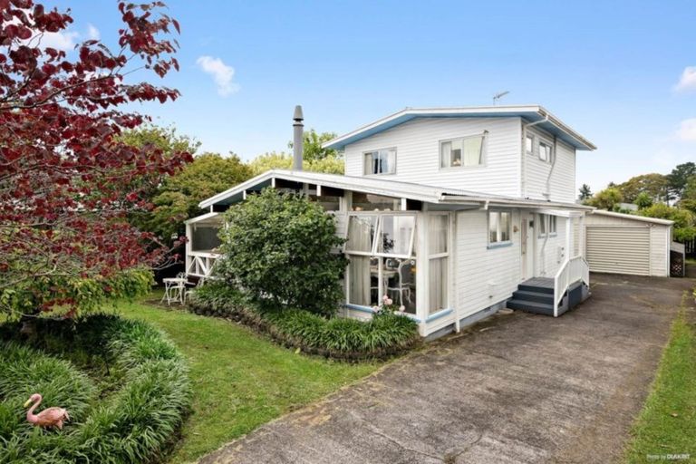 Photo of property in 4 De Thiery Place, Pakuranga Heights, Auckland, 2010