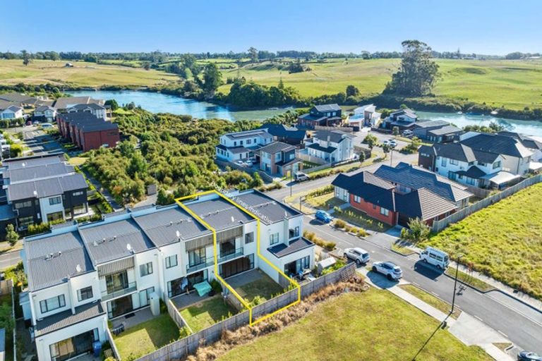 Photo of property in 65 Hayfield Way, Karaka, Papakura, 2113