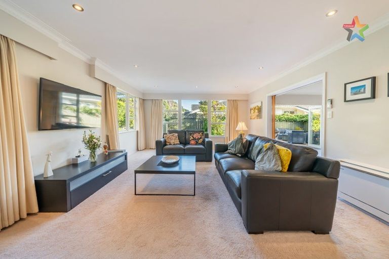 Photo of property in 27 Hinau Street, Woburn, Lower Hutt, 5010