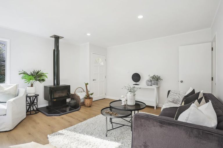 Photo of property in 9a/2 De Val Drive, Titirangi, Auckland, 0604