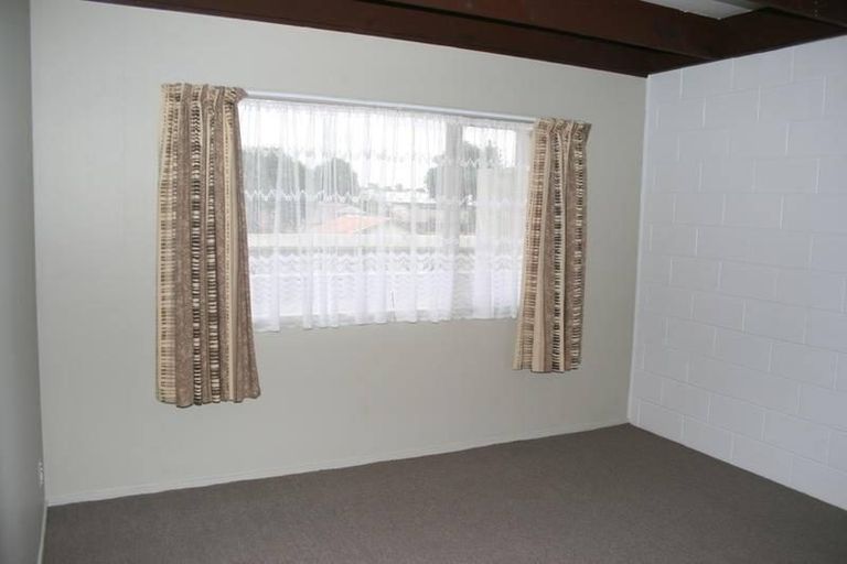 Photo of property in 9/5 Keeling Road, Henderson, Auckland, 0612