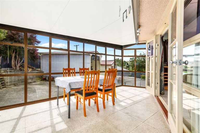 Photo of property in 21 Mark Avenue, Paparangi, Wellington, 6037