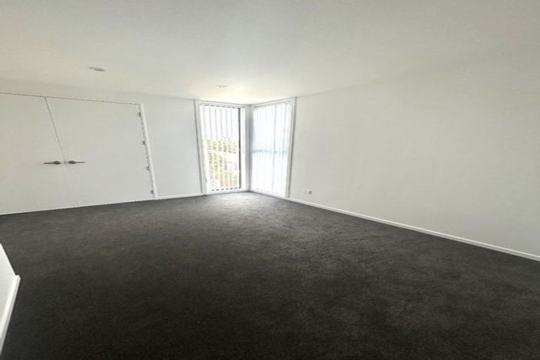 Photo of property in 15 Tiraumea Drive, Pakuranga, Auckland, 2010