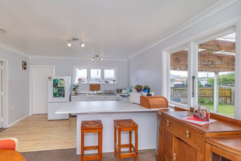Photo of property in 12 Ryder Crescent, Levin, 5510