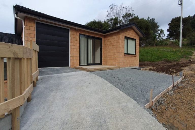Photo of property in 26 Mudgeways Road, Massey, Auckland, 0614
