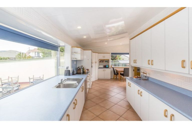 Photo of property in 20 Derrett Place, Saint Martins, Christchurch, 8022