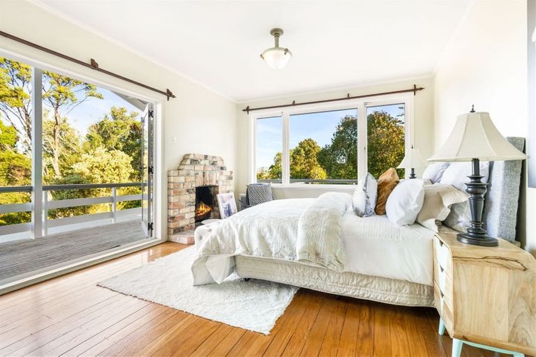 Photo of property in 122 Matipo Road, Te Atatu Peninsula, Auckland, 0610