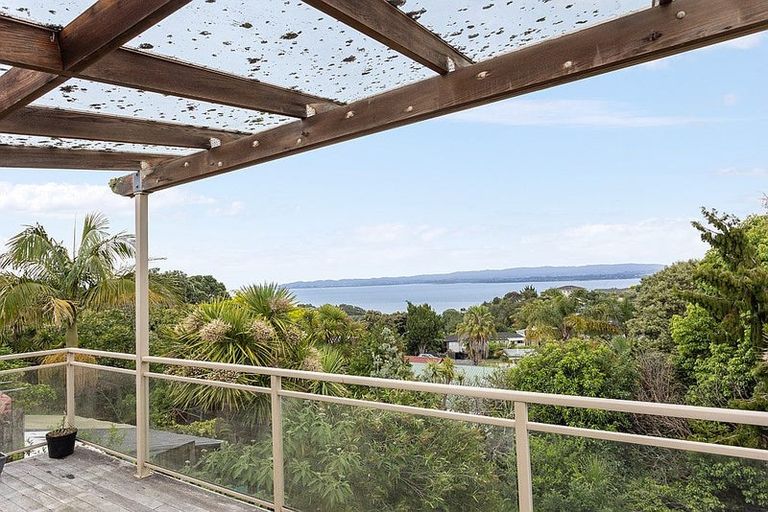 Photo of property in 17 Sea Vista Avenue, Beach Haven, Auckland, 0626