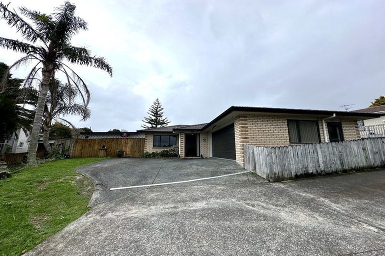 Photo of property in 60a Donovan Avenue, Massey, Auckland, 0614