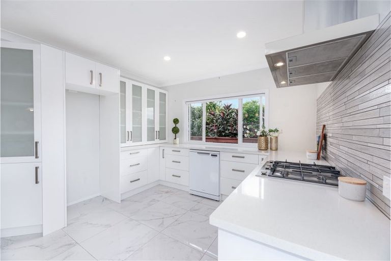 Photo of property in 44 Tahi Terrace, Glen Eden, Auckland, 0602