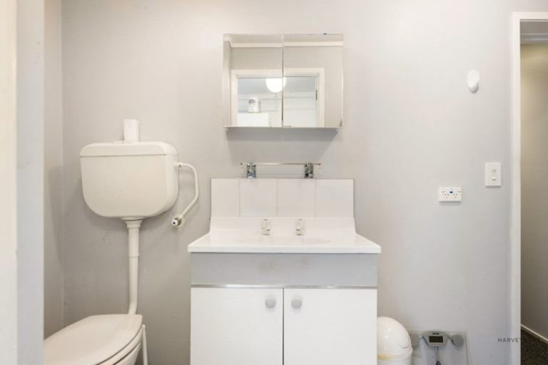 Photo of property in 1/15 Lancelot Place, Glenfield, Auckland, 0629