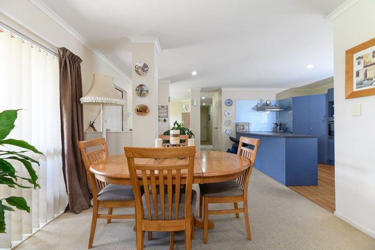 Photo of property in 6 Rays Way, Tuakau, 2121