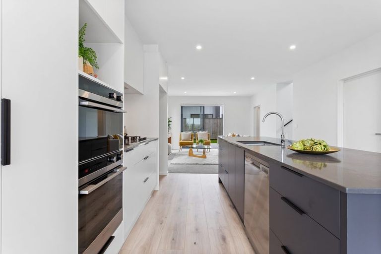 Photo of property in 30 Park Green Avenue, Rosehill, Papakura, 2113