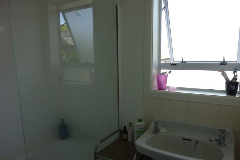 Photo of property in 22 Lingfield Street, Glenfield, Auckland, 0629