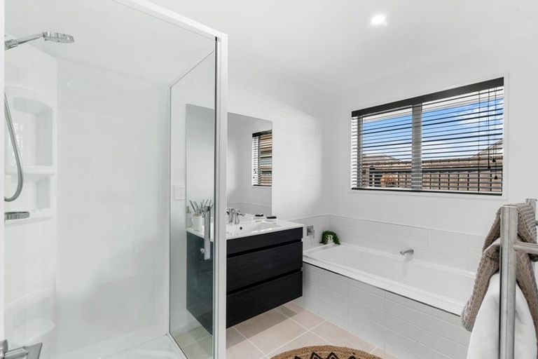 Photo of property in 32 The Runway, Wigram, Christchurch, 8042