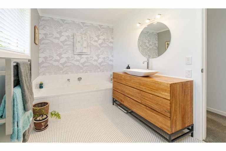 Photo of property in 73d Riddell Road, Kerikeri, 0230