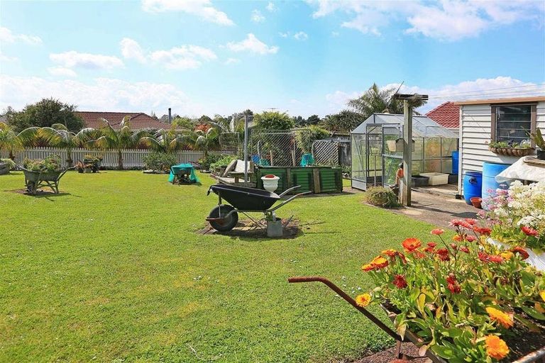 Photo of property in 34 Sturges Road, Henderson, Auckland, 0612