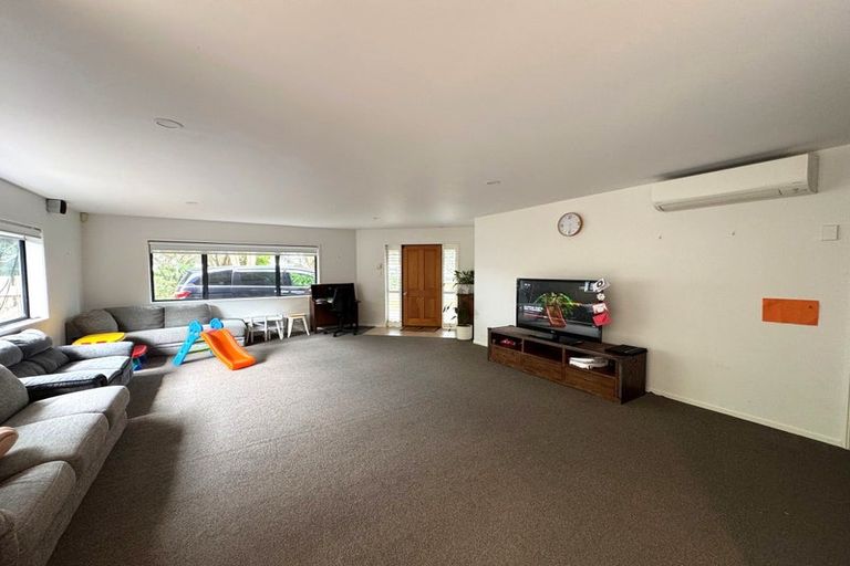 Photo of property in 7 Lone Tree Avenue, Te Atatu Peninsula, Auckland, 0610