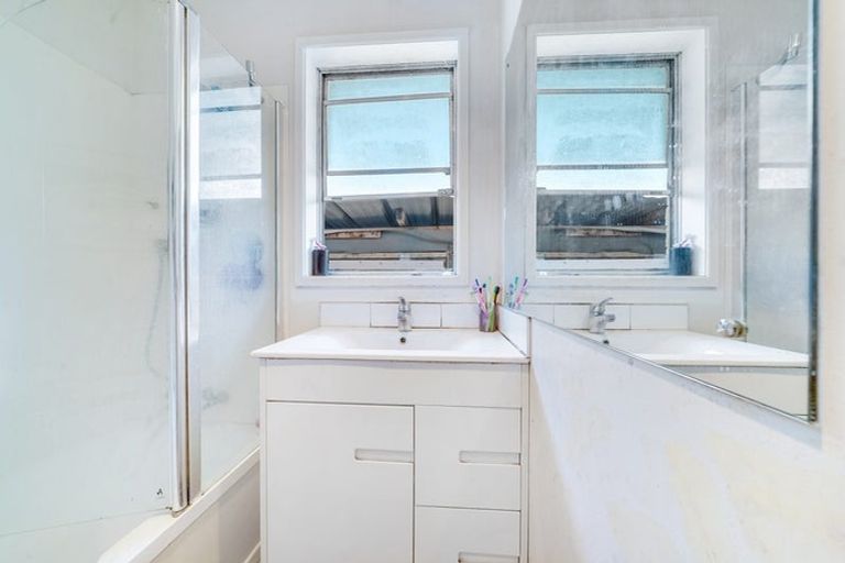 Photo of property in 471 Massey Road, Mangere East, Auckland, 2024