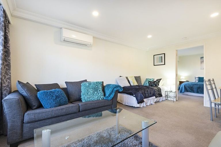Photo of property in 2 Kopiko Way, Brooklyn, Wellington, 6021