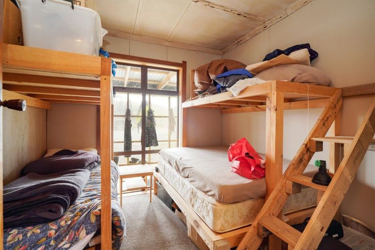 Photo of property in 2686 Ohai Clifden Highway, Orawia, Otautau, 9682