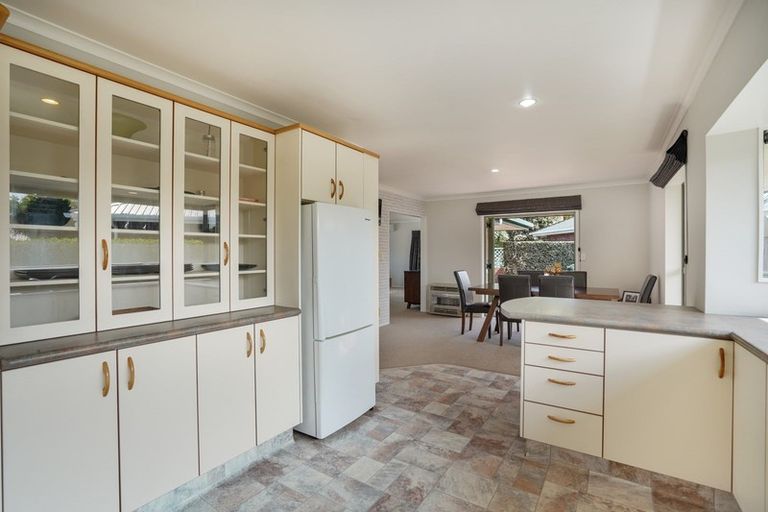 Photo of property in 4 Rothesay Place, Highbury, Palmerston North, 4412