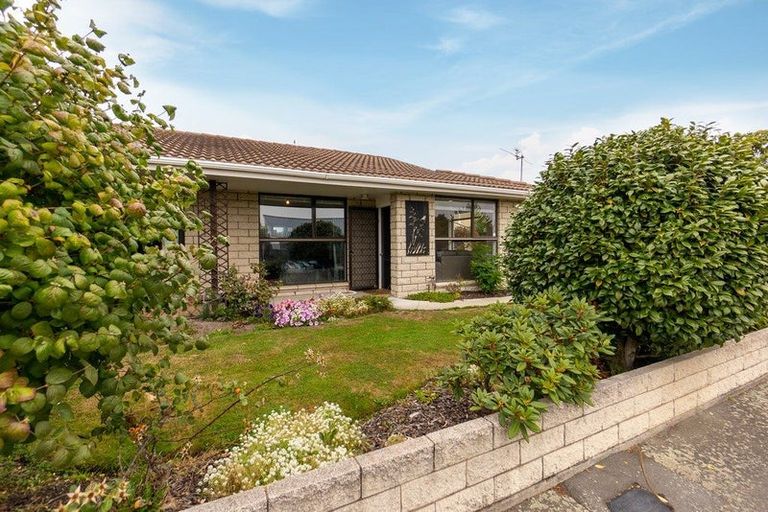 Photo of property in 16 Veitches Road, Casebrook, Christchurch, 8051