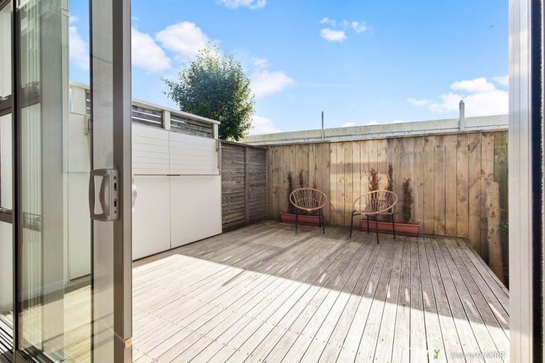 Photo of property in 32u2 Dr Taylor Terrace, Johnsonville, Wellington, 6037