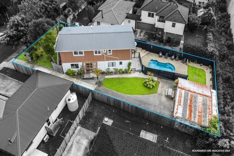 Photo of property in 12 Finlow Drive, Te Atatu South, Auckland, 0610