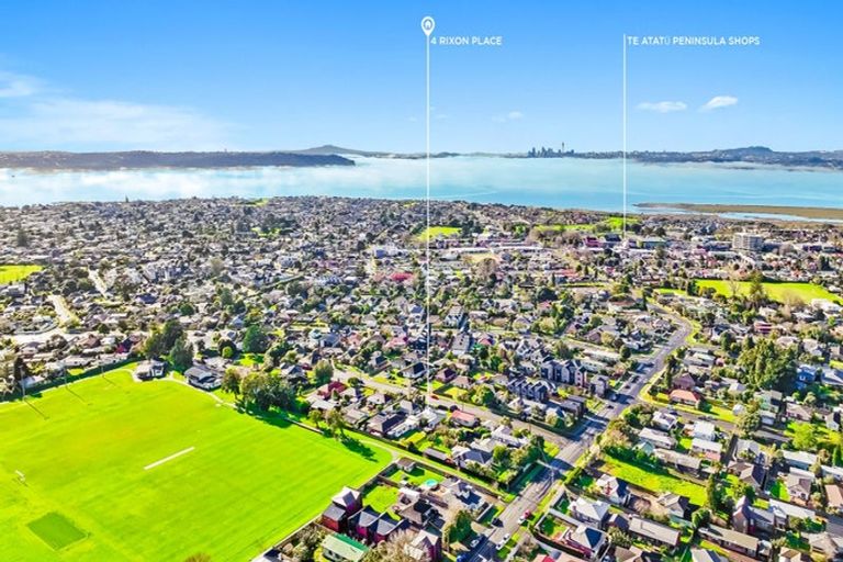 Photo of property in 4 Rixon Place, Te Atatu Peninsula, Auckland, 0610