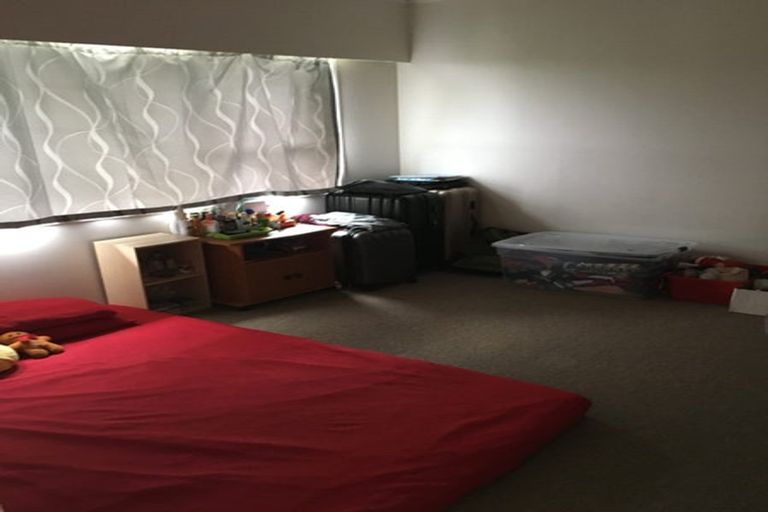 Photo of property in 2/2 Cheval Drive, Totara Vale, Auckland, 0629