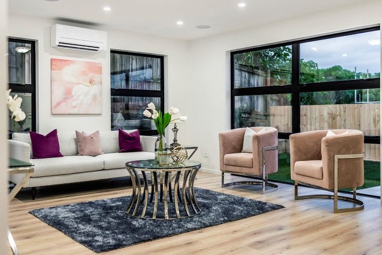 Photo of property in 11 Tawapou Close, Massey, 0614