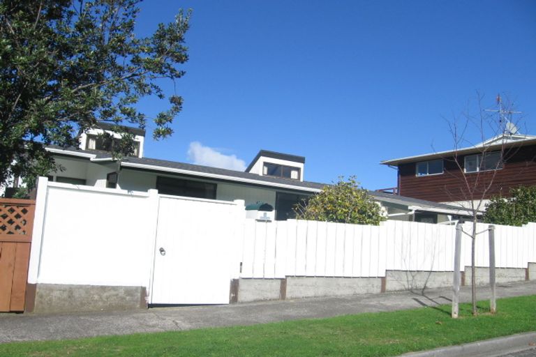Photo of property in 6 Stanhope Grove, Korokoro, Lower Hutt, 5012