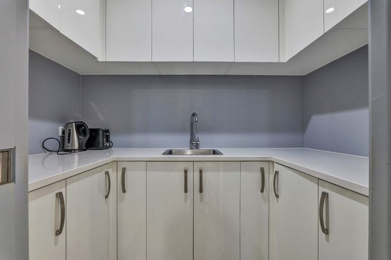 Photo of property in 2 Frederick Place, Whalers Gate, New Plymouth, 4310