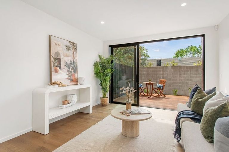 Photo of property in 2/50b Murray Place, Saint Albans, Christchurch, 8014
