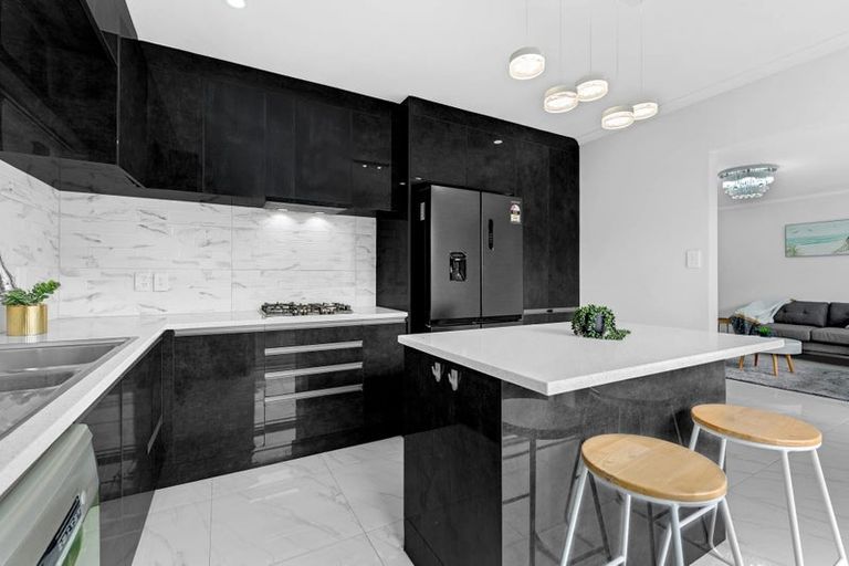 Photo of property in 2/56 Great South Road, Papatoetoe, Auckland, 2025
