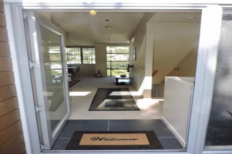 Photo of property in 30 Tiketike Way, Brooklyn, Wellington, 6021