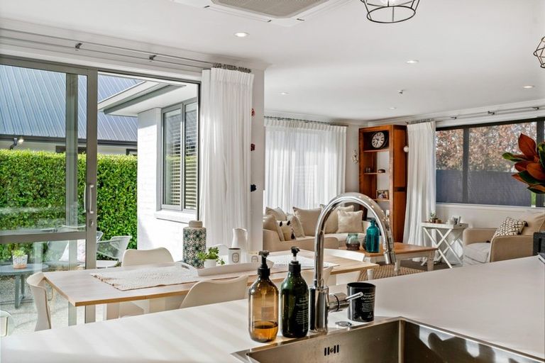 Photo of property in 2 Alluvial Court, Arthurs Point, Queenstown, 9371