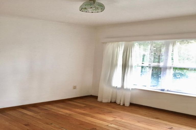 Photo of property in 32 Raleigh Road, Northcote, Auckland, 0627