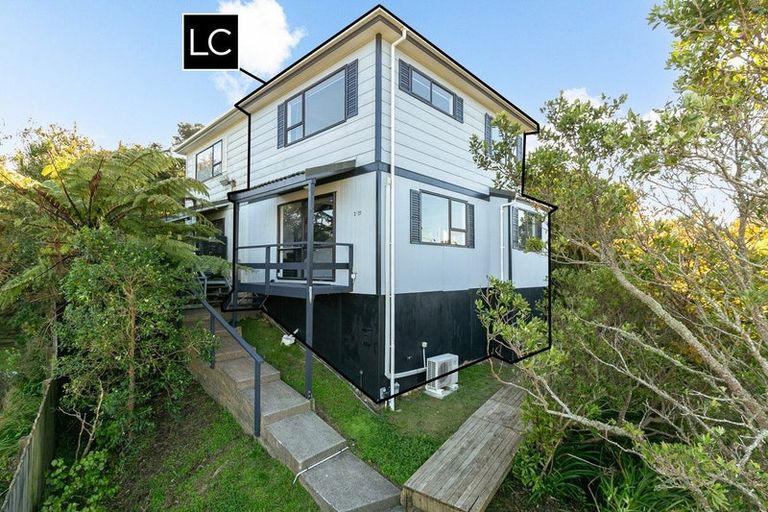 Photo of property in 27b Cheltenham Terrace, Newlands, Wellington, 6037