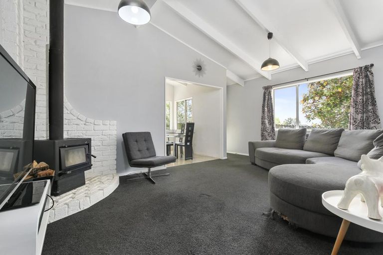 Photo of property in 14 Pitcher Place, Glen Eden, Auckland, 0602
