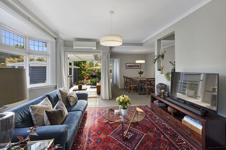 Photo of property in 215 Centaurus Road, Saint Martins, Christchurch, 8022