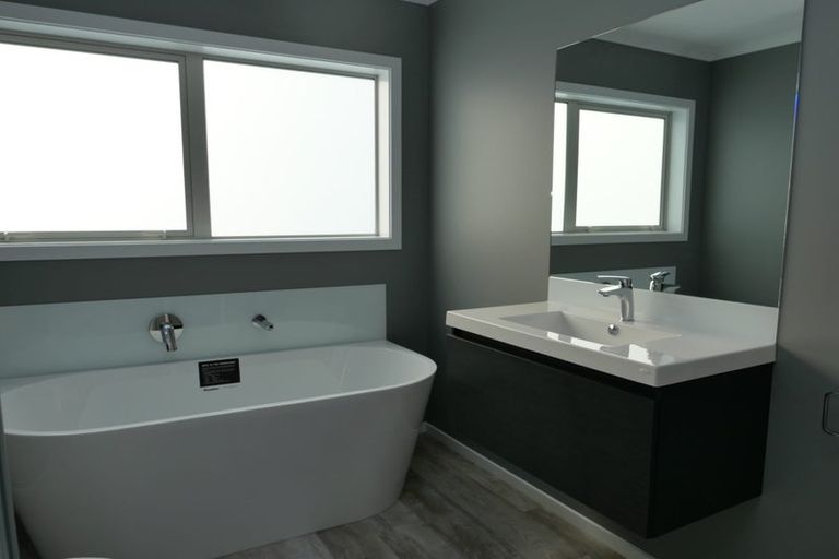 Photo of property in 32 Koru Loop, Paraparaumu, 5032