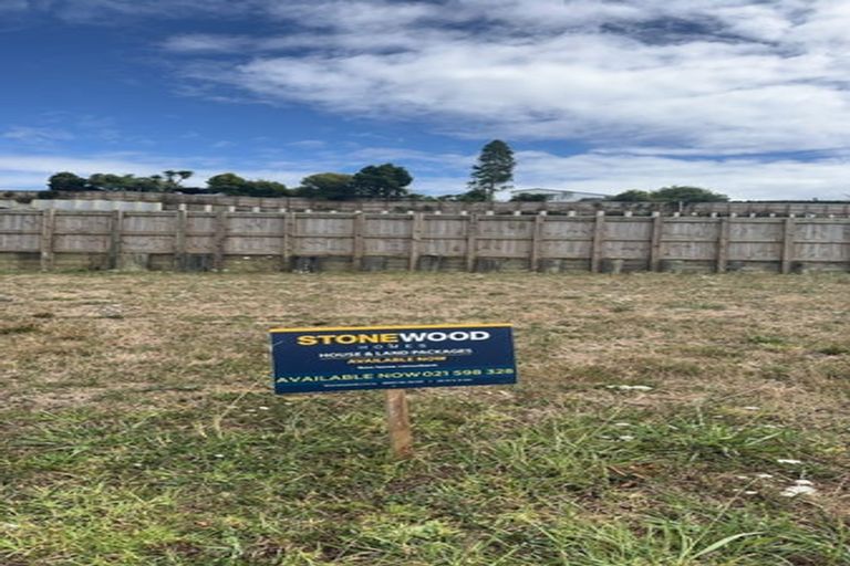 Photo of property in 12 Whenuateitei Crescent, Stanmore Bay, 0932