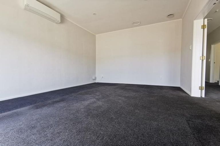 Photo of property in 5 Freeling Street, Island Bay, Wellington, 6023