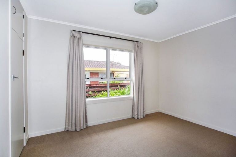Photo of property in 8 Opaheke Road, Papakura, 2110